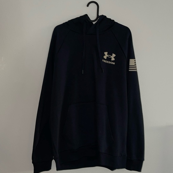 Men's Under Armour Camo Print Freedom Flag Hoodie Size Large & BRAND NEW! - Picture 2 of 6